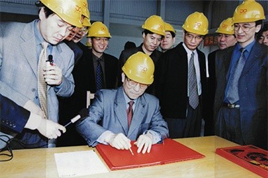 2002年4月3日，时任浙江省省长柴松岳视察8868体育首页登录工业园