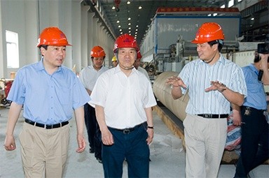 2007年5月25日，时任全国政协常委、经济委员会副主任、中国包装联合会会长石万鹏一行来公司视察