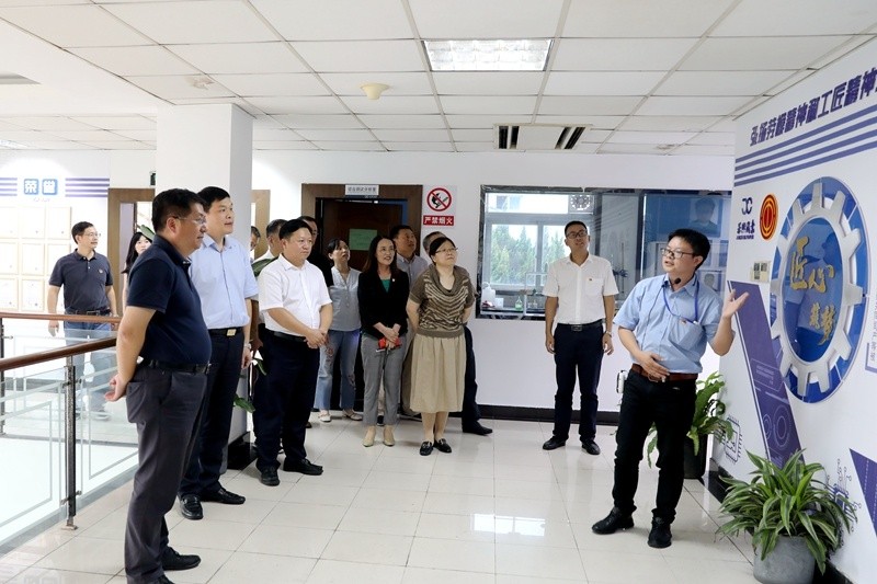 2020年7月29日，时任浙江省政协常委、社法委副主任、省总工会副主席、一级巡视员董建伟莅临8868体育首页登录调研新时代工匠培育工作