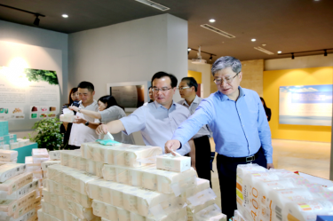 2019年 5月22日，时任浙江省社会组织综合党委专职副书记、省民政厅社会组织管理局局长蔡国华莅临8868体育首页登录调研企业发展情况和党建工作